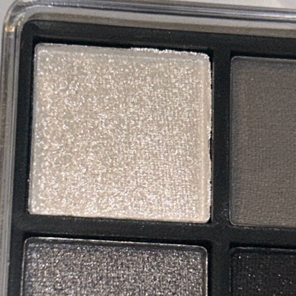 Ulta Beauty Eye Shadow quad shimmer White, Grey, Black & Matt Grey 0.1 oz - Picture 3 of 7